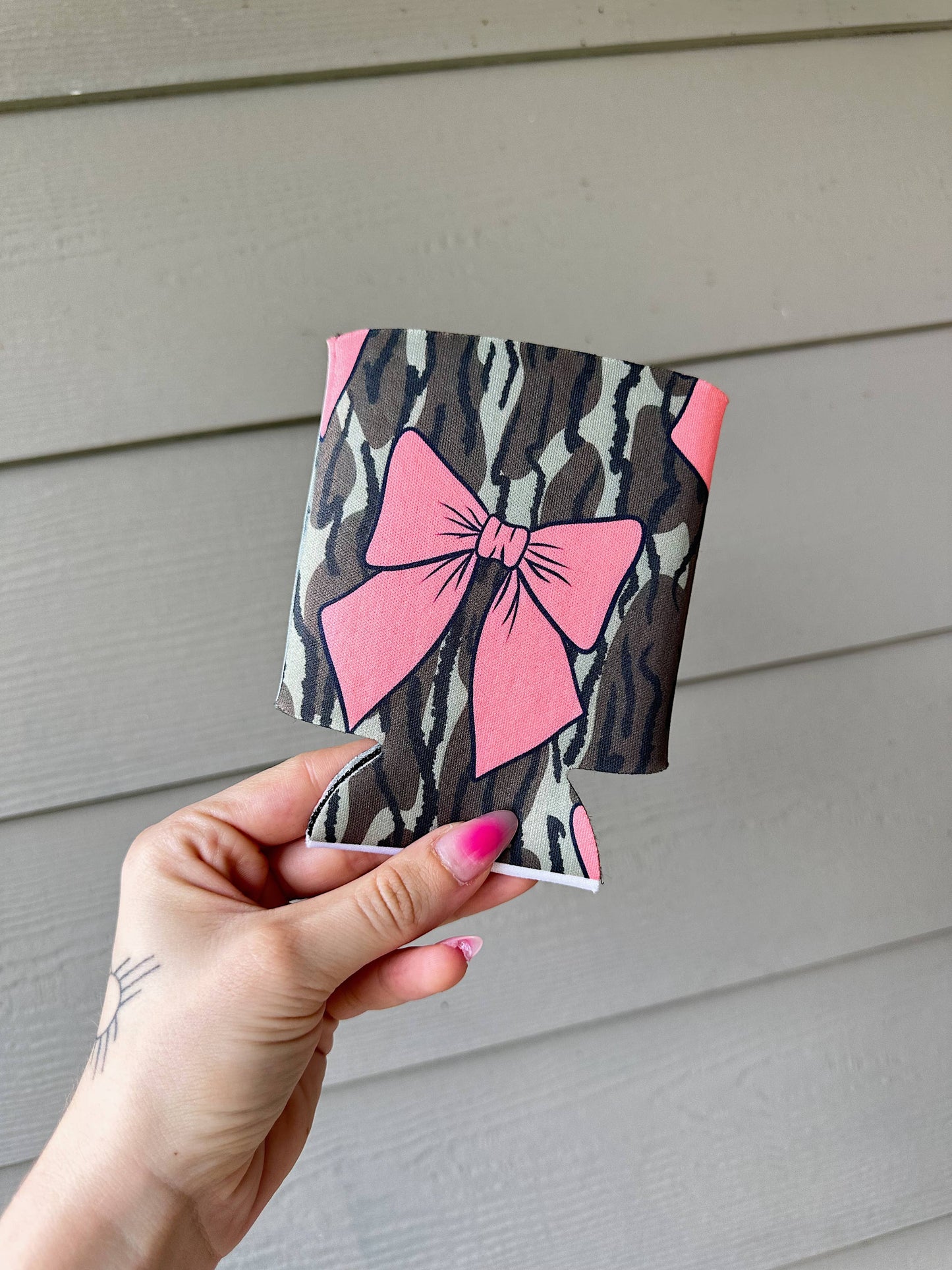 Camo & Bows Koozie